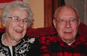 ୭୩ ବର୍ଷ ଏକାଠି ବଞ୍ଚିଲେ, ହାତ ଧରାଧରି ହୋଇ ଏକାଠି ଚାଲିଗଲେ