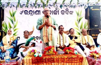 ଇନ୍ଦ୍ରାଣୀ ବାନାର୍ଜୀ କବିଙ୍କୁ ଗଭୀର ଶ୍ରଦ୍ଧାଞ୍ଜଳି ଅର୍ପଣ