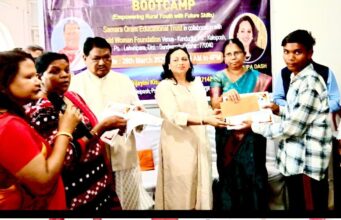 ୱାର୍ଲଡ ୱମାନ ଫାଉଣ୍ଡେସନ ଓ ସମରା ଓରାମ ଏଜୁକେସନାଲ ଟ୍ରଷ୍ଟ ପକ୍ଷରୁ ଏଆଇ ବୁଟ କ୍ୟାମ୍ପ ଆୟୋଜିତ